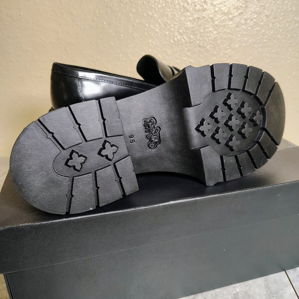 Coach smooth black